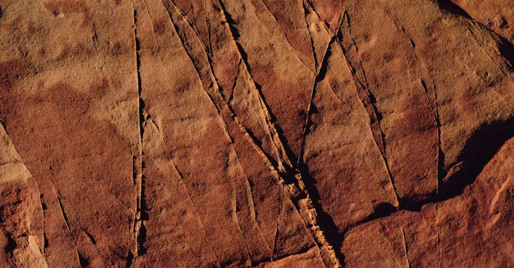 détection des fissures structurelles : méthodes avancées pour identifier et analyser les dommages dans les infrastructures afin d'assurer leur sécurité et durabilité.