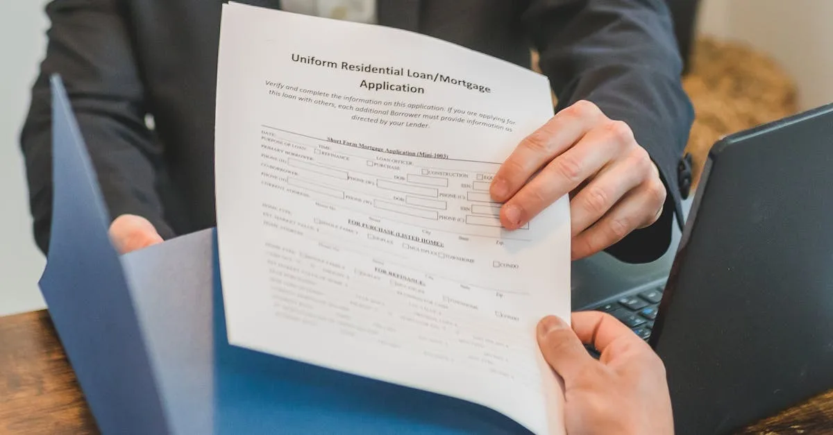 découvrez les structures juridiques adaptées pour le transfert professionnel d'actifs immobiliers, optimisant la sécurité et la conformité de vos transactions.