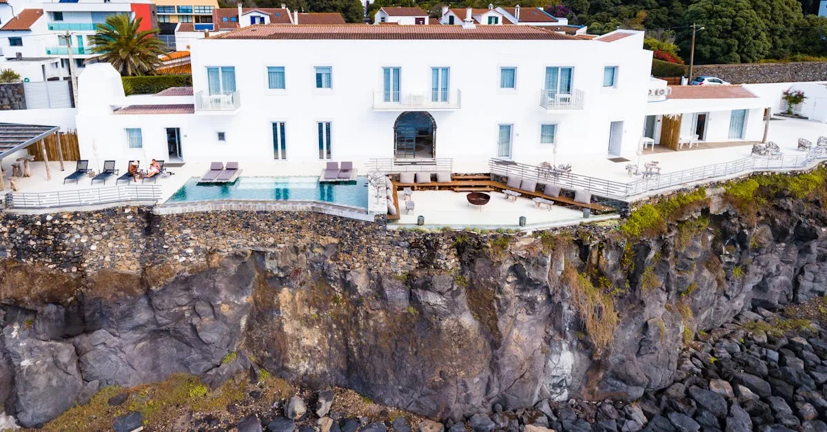 découvrez nos locations de vacances de luxe, alliant confort exceptionnel et cadre idyllique pour un séjour inoubliable.