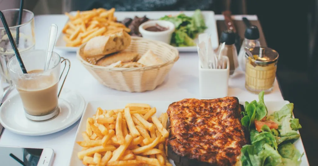 découvrez notre restaurant français chaleureux et convivial, où la cuisine authentique et l'ambiance cozy vous promettent une expérience gourmande inoubliable.