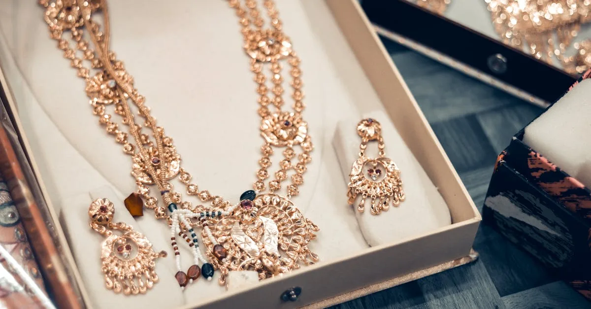 découvrez notre collection exquise de bijoux alliant élégance et savoir-faire artisanal pour sublimer votre style au quotidien.