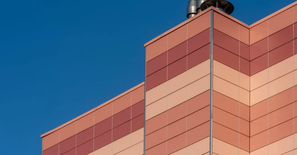 découvrez les avantages du bardage ventilé, une solution esthétique et performante pour l'isolation thermique et la protection durable des façades.