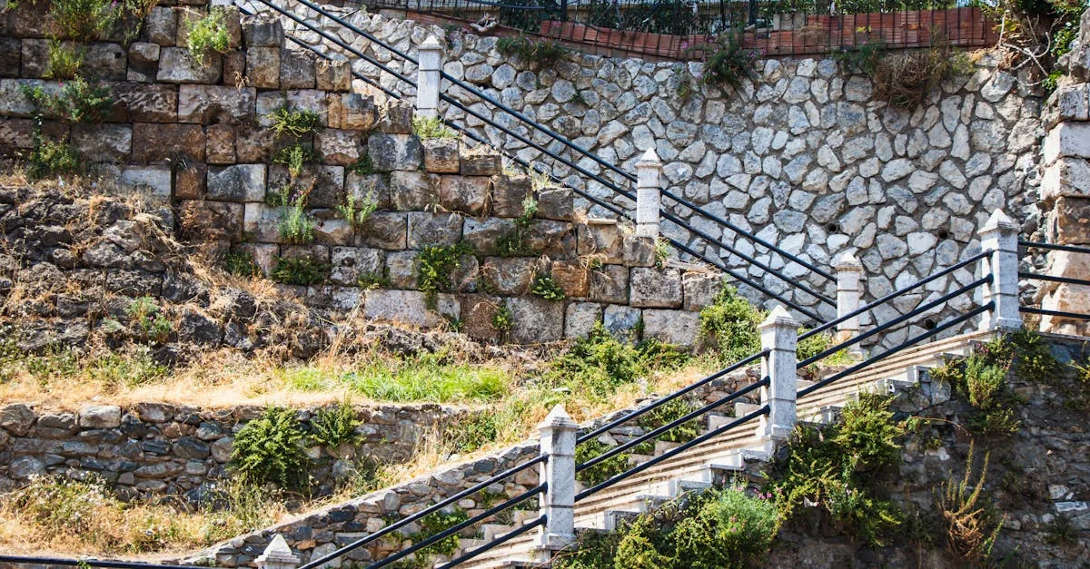 découvrez nos conseils et solutions pour la conception de murs de soutènement robustes et esthétiques, adaptés à vos besoins de construction et d'aménagement paysager.
