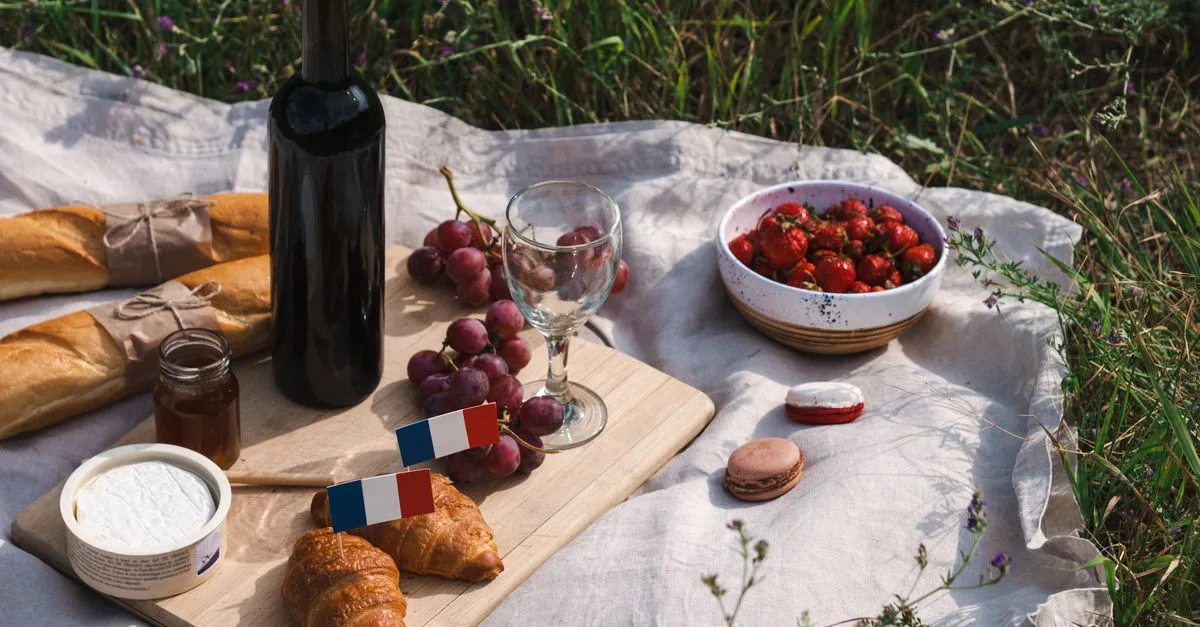 découvrez la richesse de la cuisine française avec ses recettes authentiques, ses saveurs raffinées et ses traditions culinaires uniques.