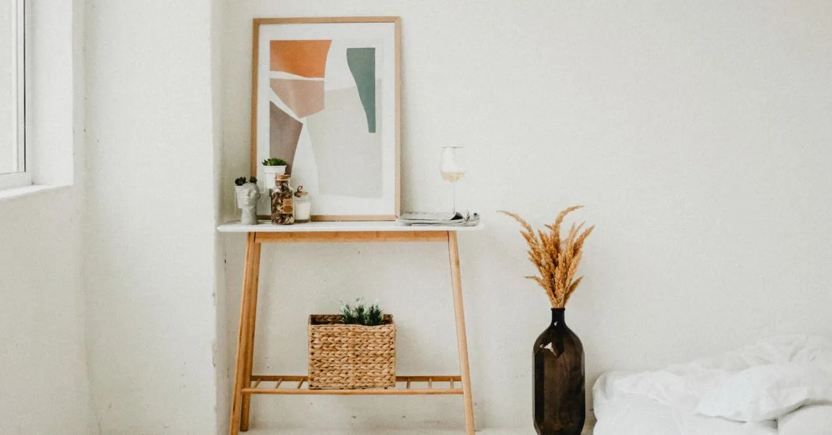découvrez l'élégance du design d'intérieur minimaliste : des espaces épurés, fonctionnels et esthétiques pour un cadre de vie harmonieux et serein.